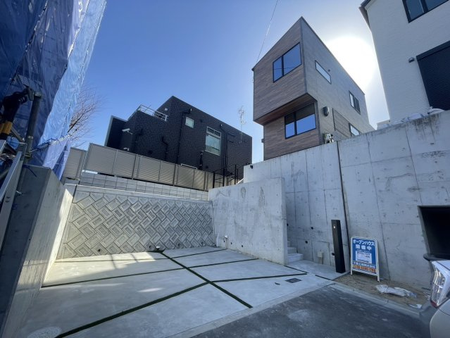 吹田市千里山西3丁目　新築戸建の駐車場|駐車スペースもあります