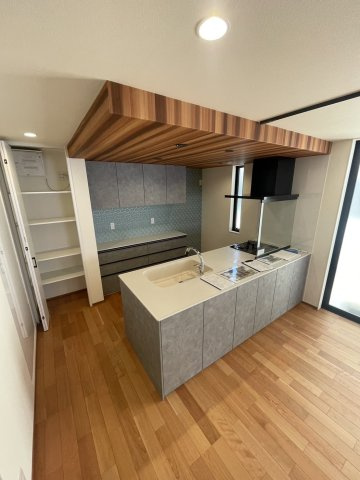 吹田市千里山西3丁目　新築戸建のキッチン|コンパクトなキッチンで掃除もラクラク