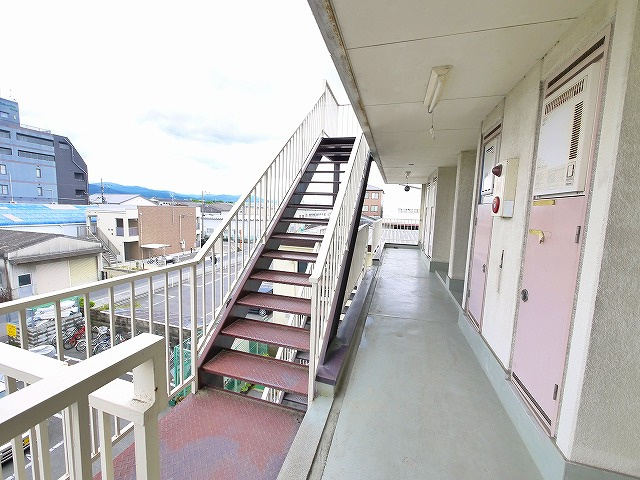 ブレスト北之庄Ⅲのその他共用部分|明るい共有スペース。