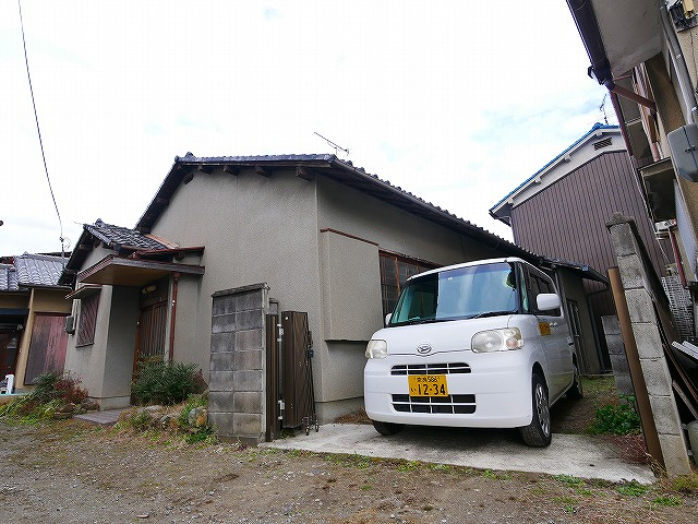 南京終町貸家の外観|落ち着いた雰囲気の外観です