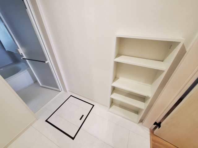 【その他】 | 杉並区宮前２丁目　新築戸建　D号棟 | 20.5帖のLDK、解放的なキッチン、そして奥行きのあるバルコニー♪♪魅力が詰まった制震ダンパー搭載の新邸！勾配天井や各階に設置された洗面台、ウォークインクローゼット等他にもオススメPOINT多数♪