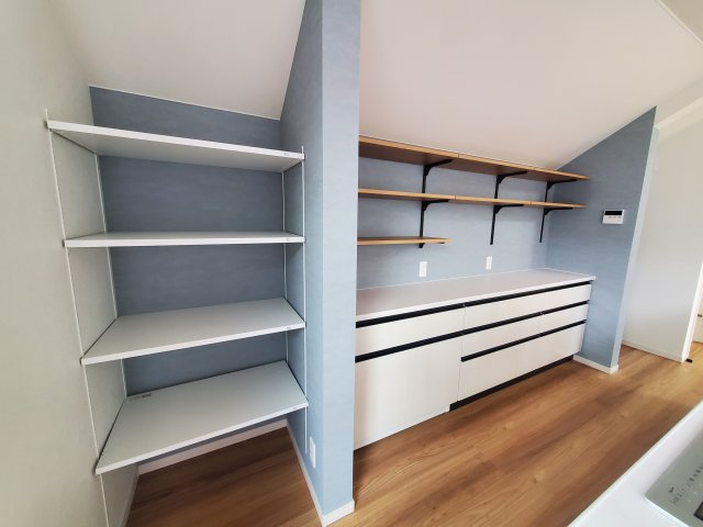 【収納】 | 杉並区宮前２丁目　新築戸建　D号棟 | 20.5帖のLDK、解放的なキッチン、そして奥行きのあるバルコニー♪♪魅力が詰まった制震ダンパー搭載の新邸！勾配天井や各階に設置された洗面台、ウォークインクローゼット等他にもオススメPOINT多数♪