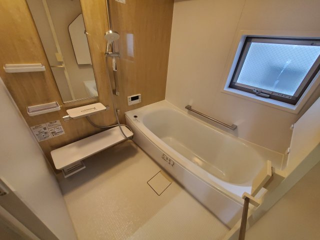 【浴室】 | 杉並区宮前２丁目　新築戸建　D号棟 | 20.5帖のLDK、解放的なキッチン、そして奥行きのあるバルコニー♪♪魅力が詰まった制震ダンパー搭載の新邸！勾配天井や各階に設置された洗面台、ウォークインクローゼット等他にもオススメPOINT多数♪