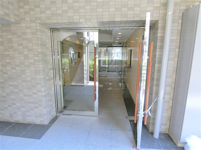 ステージファースト大森西のエントランス