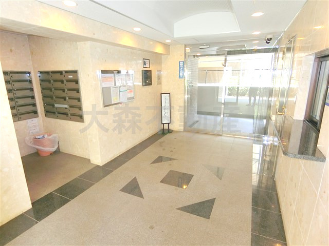 ステージファースト大森西のエントランス|防犯カメラTVモニター付オートロック宅配BOXメールBOX管理人室　エントランス