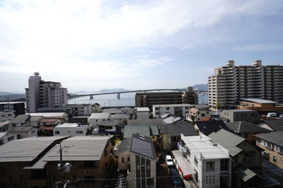 【展望】 | 【上質リノベ】サーパス海老園 | 【四季を感じる】
四季の移ろい・爽やかな青空や風を感じられ
自然を愉しめるパノラマビュー。
毎日の暮らしに余裕を感じさせてくれる、
遮る物の無い開放的な眺望を是非、ご堪能ください。