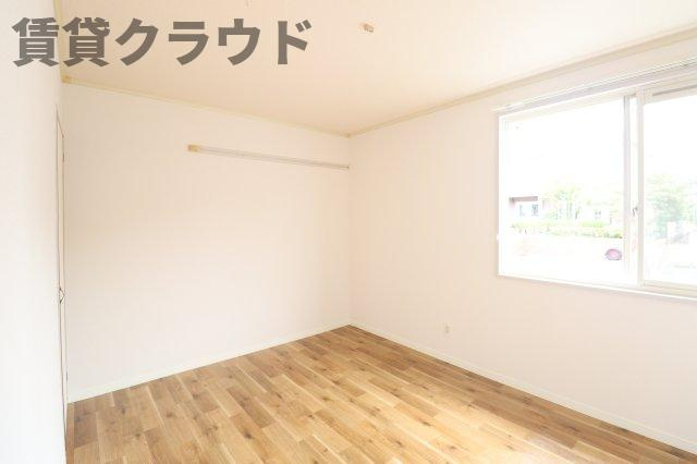 ヴェルメゾンおゆみ野Ｄの寝室|開放的な寝室です