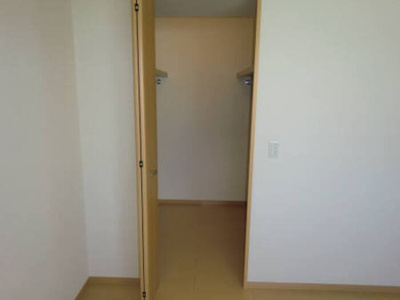 【収納】 | レジデンス ヒルズ | ウォークインクローゼット(MG色)