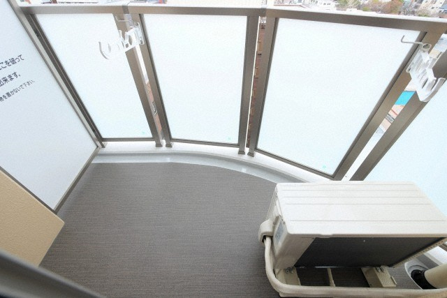 セレニテ九条リアンのバルコニー