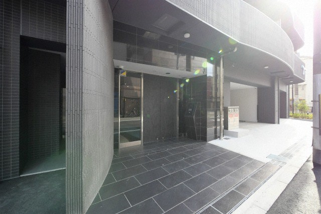 セレニテ九条リアンのエントランス