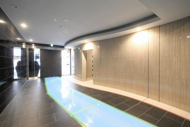 セレニテ九条リアンのロビー