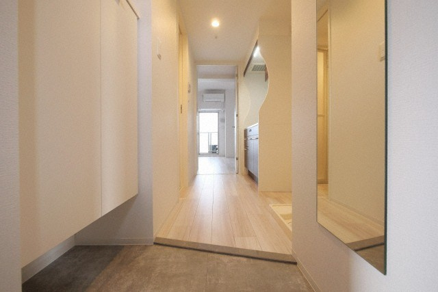 セレニテ九条リアンの玄関