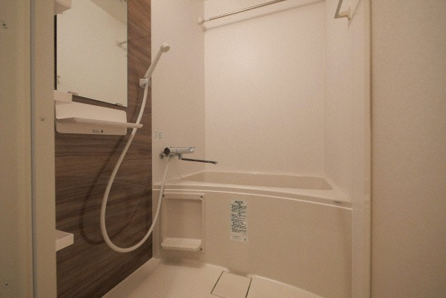 セレニテ九条リアンの浴室