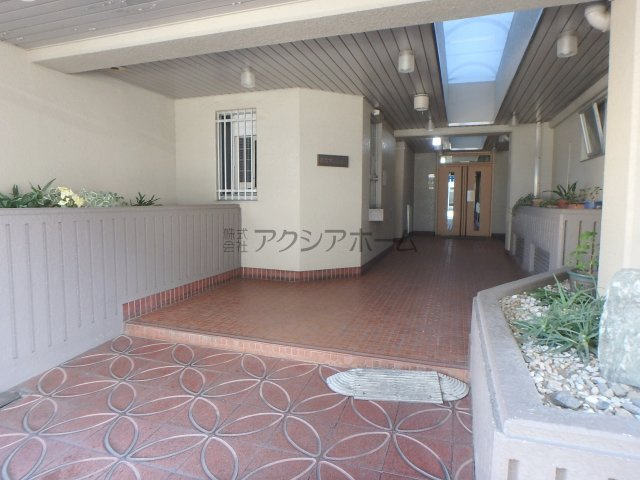 南台マンションA棟のエントランス