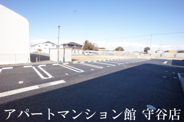 かえで Ⅱの駐車場