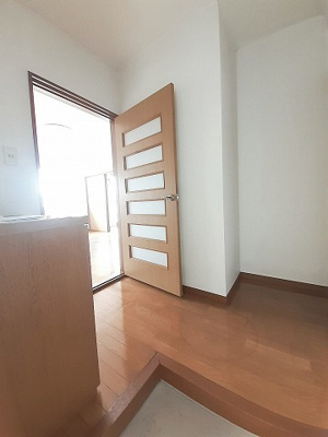 【玄関】 | ノイレーベン春日