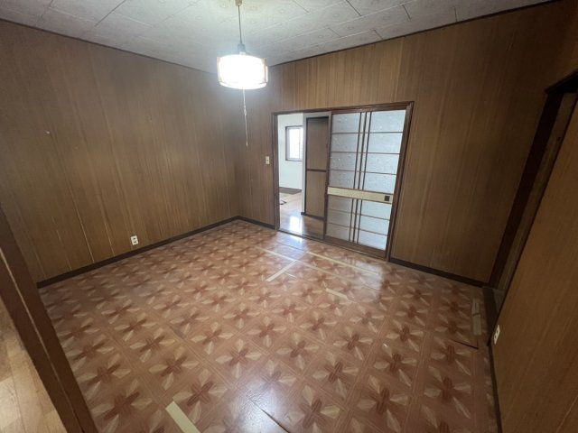 松江町　中古の洋室