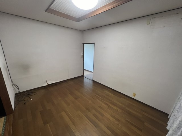 松江町　中古の洋室