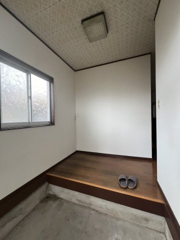 松江町　中古の玄関