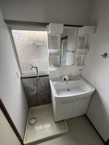 松江町　中古の独立洗面台