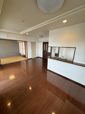 セレッソコート梅田北パークフロントの居間・リビング|ゆったりとした居間です