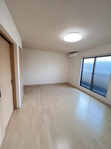大阪市城東区鴫野東２丁目のアパートの居間・リビング