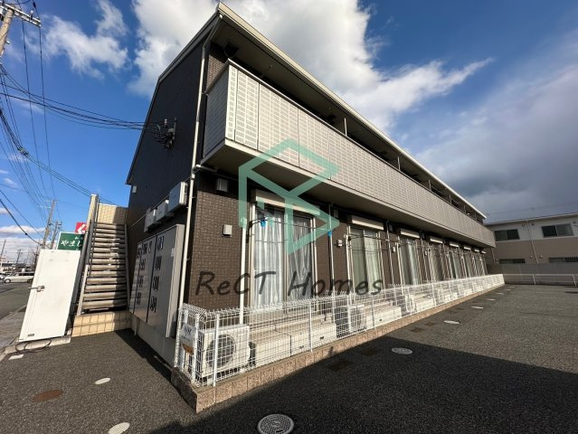 姫路市飾磨区中浜町１丁目のハイツの外観