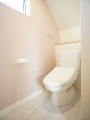【トイレ】 | オピュロンス | 温水洗浄暖房便座機能付きです♪