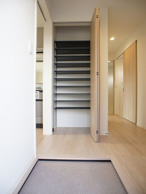 【玄関】 | オピュロンス | 玄関スッキリ！たくさん収納できるシューズボックスが付きです♪