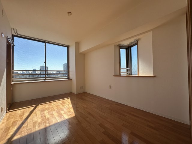 アーバンハイツ三晴の洋室