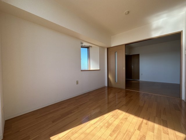 アーバンハイツ三晴の洋室