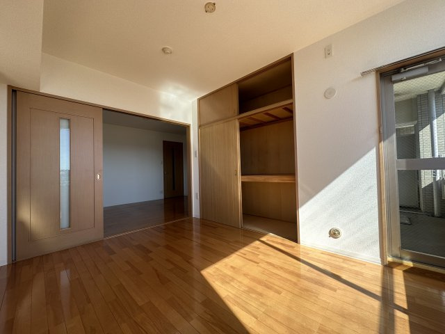 アーバンハイツ三晴の洋室