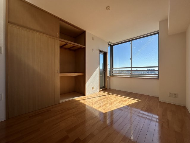 アーバンハイツ三晴の洋室
