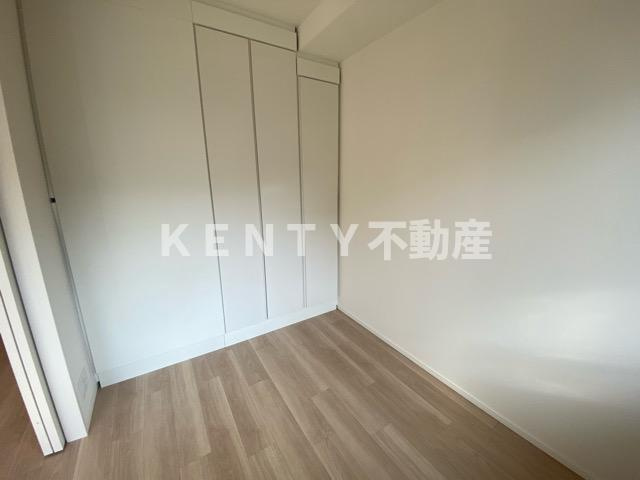 【居間・リビング】 | Ｊ．ＧＲＡＮ　Ｃｏｕｒｔ　品川西大井ＷＥＳＴ | こちらの居間で趣味の時間をお楽しみください