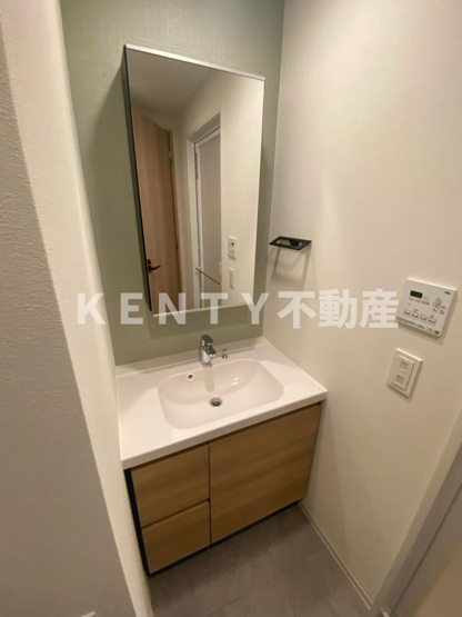 【洗面所】 | Ｊ．ＧＲＡＮ　Ｃｏｕｒｔ　品川西大井ＷＥＳＴ | 広い洗面スペース