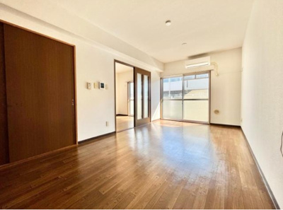 【居間・リビング】 | ドミール上ノ台 | リビングは約10帖あります！