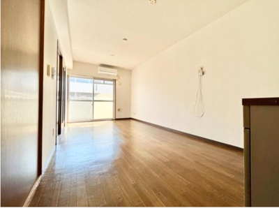 【内装】 | ドミール上ノ台 | 南向きリビングで日当たり良く開放的です。