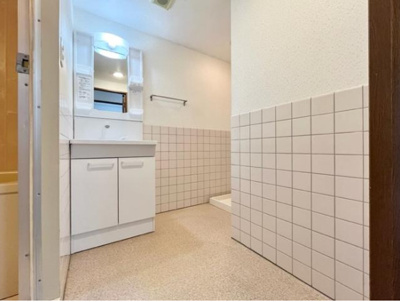 【洗面所】 | ドミール上ノ台 | 独立洗面台はシャワー付きタイプです。