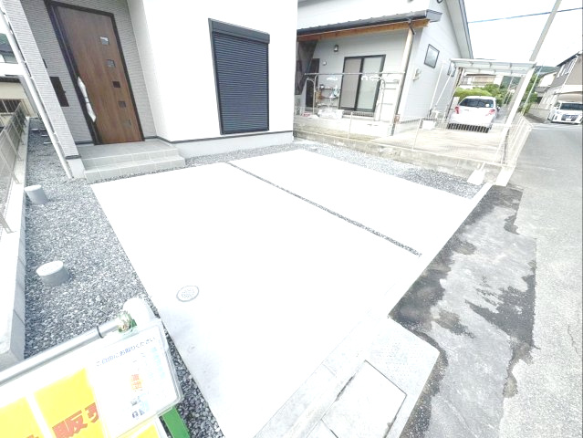 糟屋郡篠栗町中央2丁目（2号棟）の駐車場|駐車場は並列で2台駐車可能！