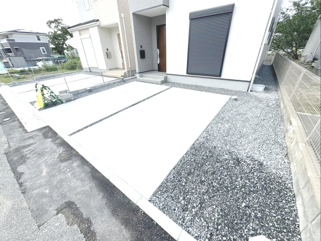 糟屋郡篠栗町中央2丁目（2号棟）の駐車場|駐車場は並列で2台駐車可能！