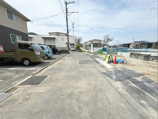 糟屋郡篠栗町中央2丁目（2号棟）の前面道路含む現地写真|前面道路と敷地はフラットです！