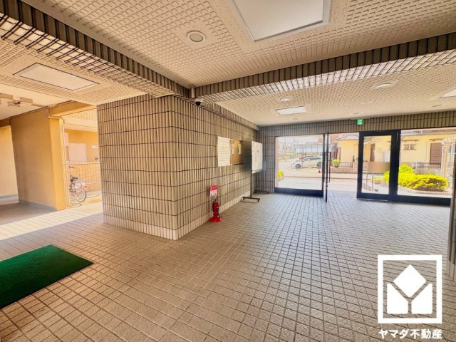 ライオンズマンション宇治のエントランス