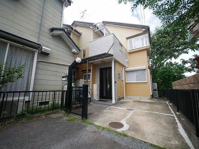 白毫寺町貸戸建住宅の外観|洋風で素敵な外観です。