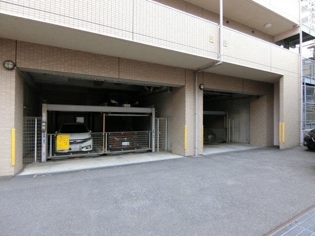 セントラルコート武蔵小杉の駐車場