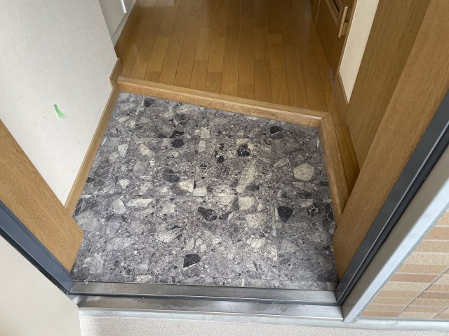 ポコアポコ明石鍛治屋町Ⅲ番館の玄関