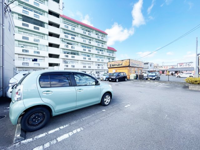 カネウロコ北矢三の駐車場