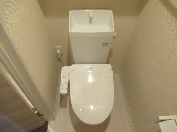 D-ROOM　IGODAIのトイレ|シャワー付き暖房便座