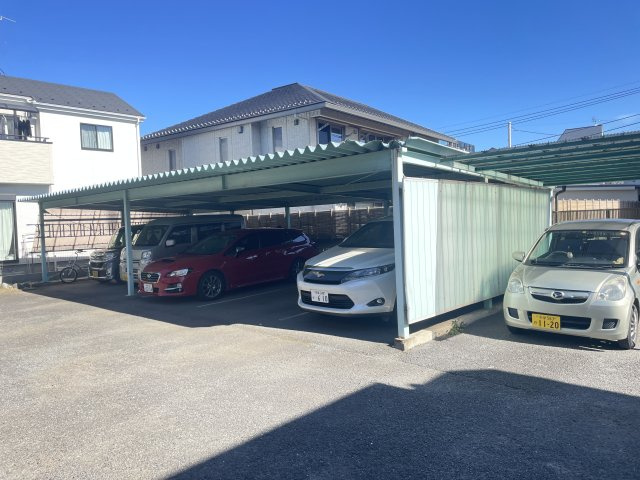 昭島市中神町の賃貸マンションの駐車場