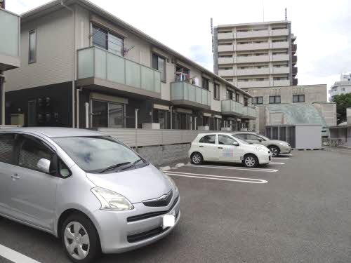 熊本市中央区九品寺５丁目のアパートの駐車場