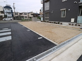 【駐車場】